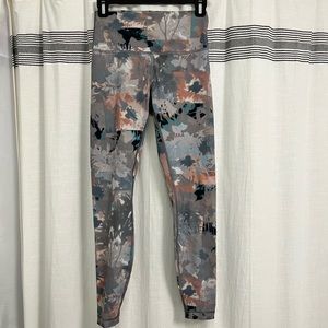 Size 6 Lululemon Wunder Under high rise legging